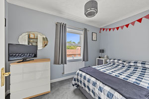 Further bedroom- click for photo gallery